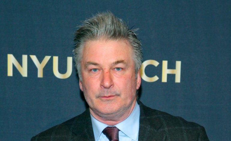 Një juri e madhe ngre sërish akuza penale për aktorin Alec Baldwin