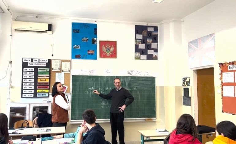 Vullnetarët e Korpusit të Paqes ndihmojnë komunitetin në Mal të Zi