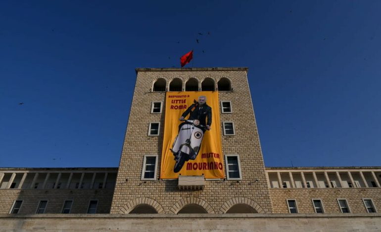 Momentet dhe imazhet e veçanta të Mourinhos te Roma, mes tyre edhe finalja e Tiranës