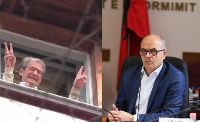 Petro Koçi “thyen” urdhrin e brendshëm të PS dhe flet për arrestin e Berishës: Po ia hanë kokën…