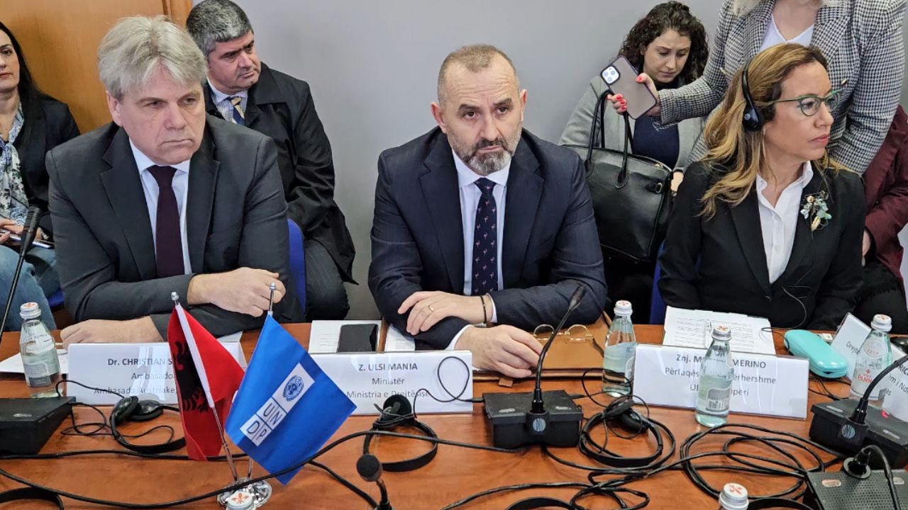 Hapet zyra e ndihmës juridike falas në Korçë/ Ministri Manja kërkon votat e opozitës për miratimin e amnistisë