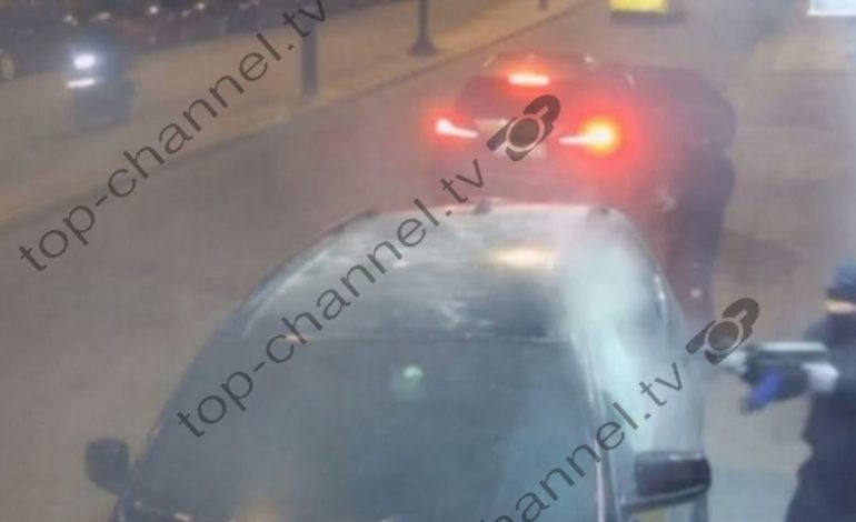 U ekzekutua në mes të Athinës, momenti kur autori hap zjarr ndaj makinës së mafiozit grek, me 97 plumba