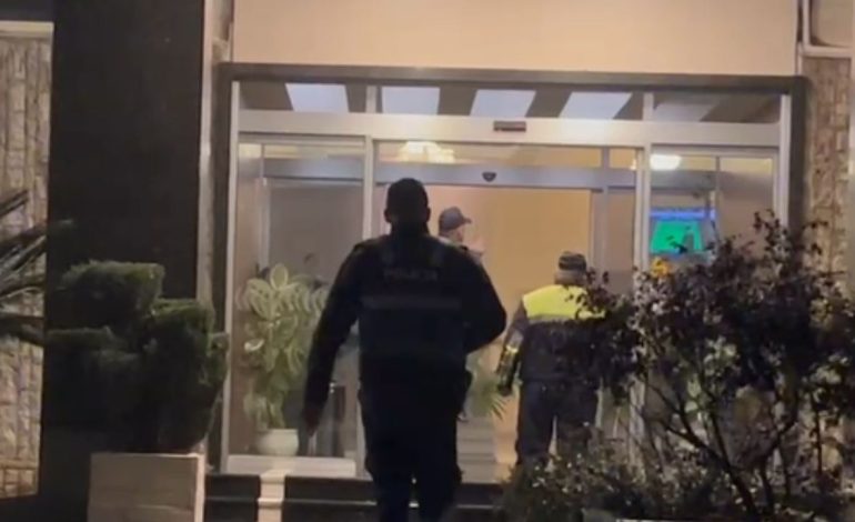 Shuhen flakët në hotel, shkak i zjarrit dyshohet se u bë një shkëndijë elektrike