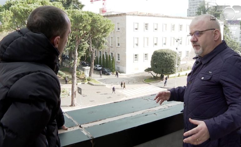 Ngjarjet e 21 Janarit/ Artan Hoxha: Pllakatet për të vrarët e vetmja gjë pozitive, kur nuk dha përgjigje laboratori i FBI për predhën që goditi Aleks Nikën…