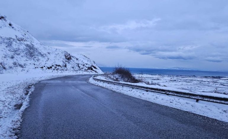 Javë me diell, por temperatura të ulëta! Ngrica në akset rrugore