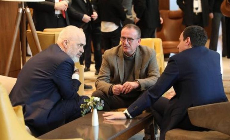 “Sfidat i kemi të përbashkëta”/ Kurti poston foton me Ramën: Duhet të jemi krah për njëri-tjetrin