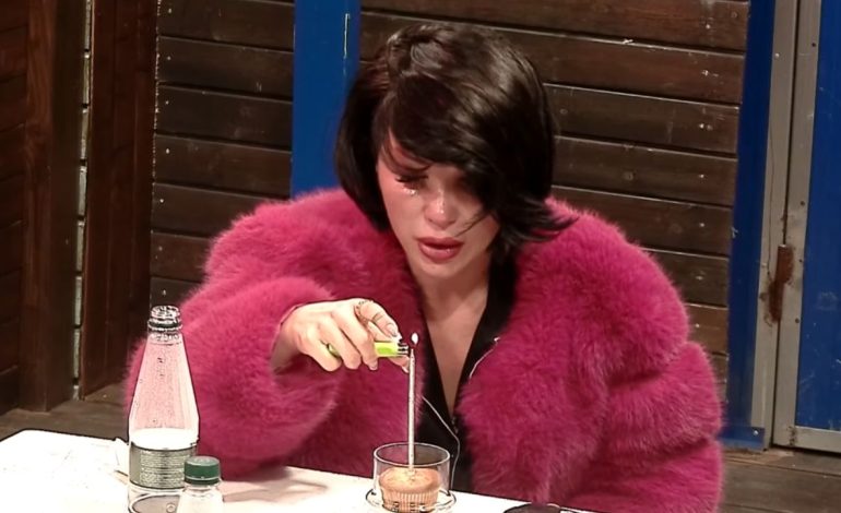 Mes lotësh, Roza ndez qiri për ditëlindjen e qenit: Të mora në vitin më të errët të jetës, u bëre familja që më mungonte