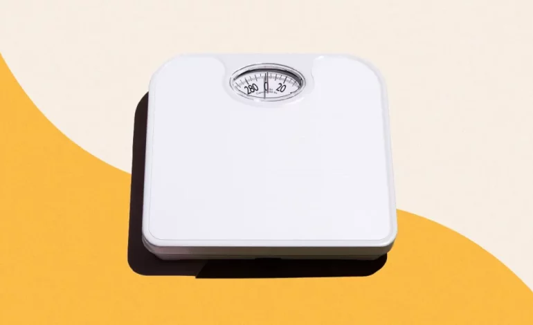 Pse Ndryshon Pesha e Trupit Gjatë Ditës – Cilat Janë Zgjidhjet