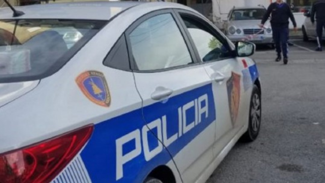 LAJM I FUNDIT/ Ushtronte dhunë dhe mbante të izoluar në shtëpi nënën, gruan e vajzën e mitur, arrestohet 35-vjeçari në Tiranë