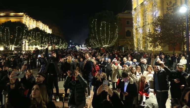 Lutja e gruas! Erdhi për të festuar në Tiranë, plumbi qorr e kapi në vesh, fyt e mushkëri