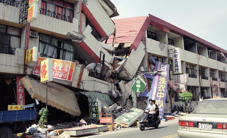 Moti i ftohtë godet Japoninë, në garë me kohën për të shpëtuar të mbijetuarit