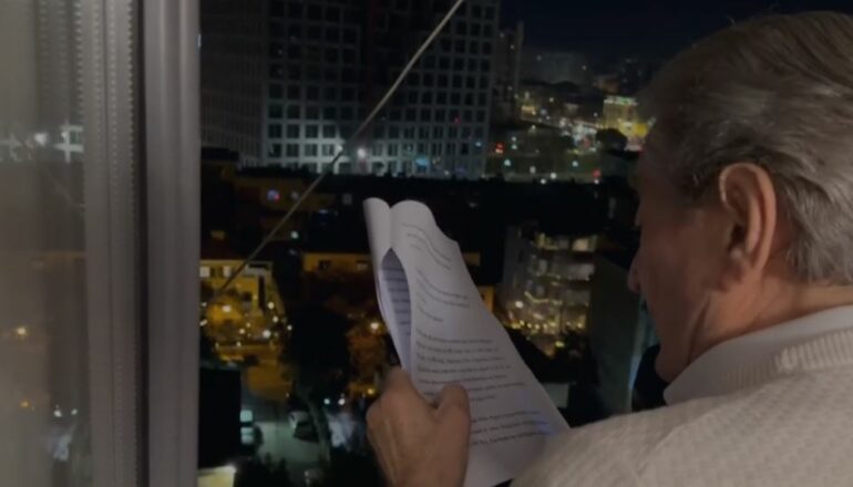 Berisha fjalim nga dritarja e shtëpisë: Jo më “Rruga e Salës”, kjo është “Rruga e Shpresës”