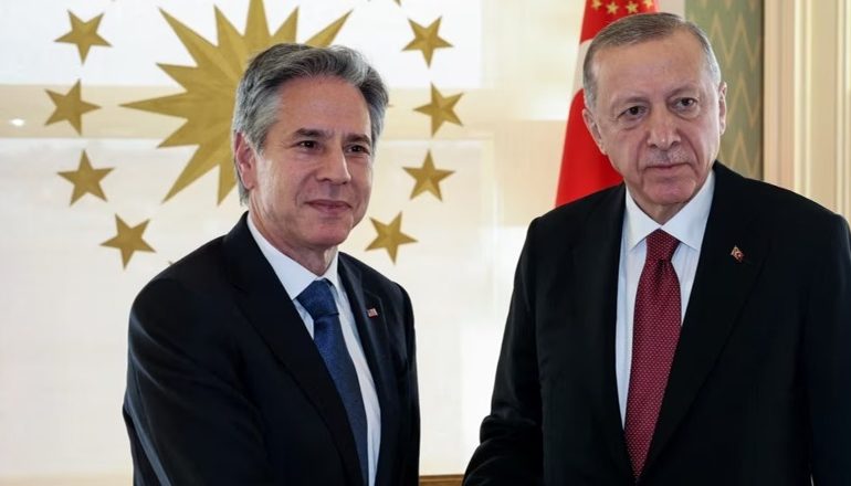 Në Stamboll, Blinken dhe Erdogan bisedojnë për luftën në Gaza