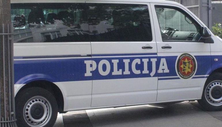 VIDEO/ Me syrin e nxirë dhe kurrizin gjithë shenja, ja si janë dhunuar shqiptarët në Malin e Zi