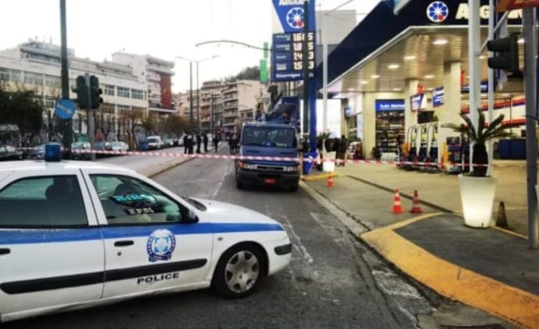 Makina e bërë “shoshë”! Zbardhen pamjet nga atentati në qendër të Athinës, si vrasësit me pagesë ekzekutuan mafiozin grek me plumba blindshpues kallashnikovi