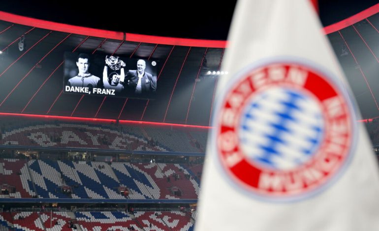 “Faleminderit Franz”, Bayern Munich homazhe për Beckenbauer, tifozët nderojnë legjendën (VIDEO)