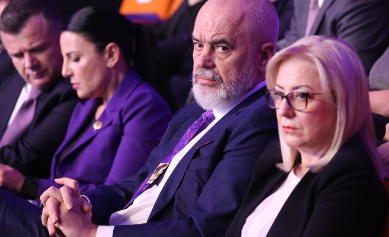 Socialistët bllokojnë vendimin e Gjykatës Kushtetuese në mbrojtje të Olta Xhaçkës