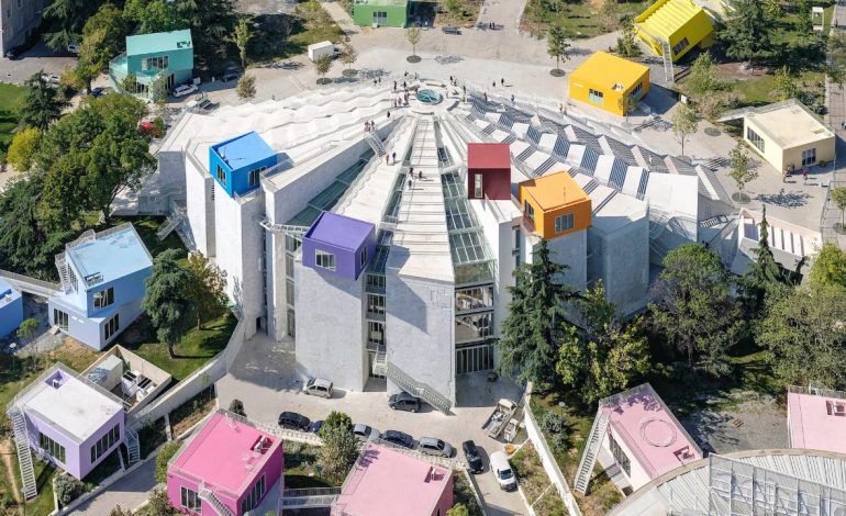 CNN shpall Piramidën e Tiranës ndër projektet më të mira arkitekturore të vitit 