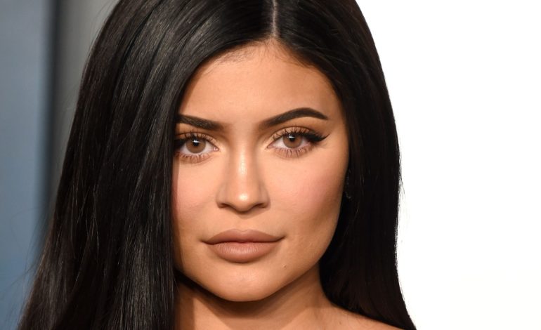 ’26 vjeç por duket si 40’/ Fansat ‘kryqëzojnë’ Kylie-n në videon virale