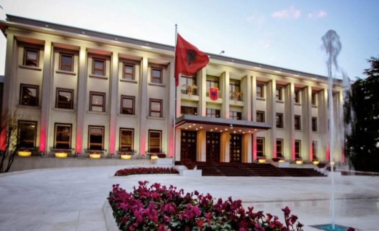 Presidenti dekreton shkarkimin e Elva Margaritit dhe emërimin e Blendi Gonxhes në Ministrinë e Ekonomisë, Kulturës e Inovacionit