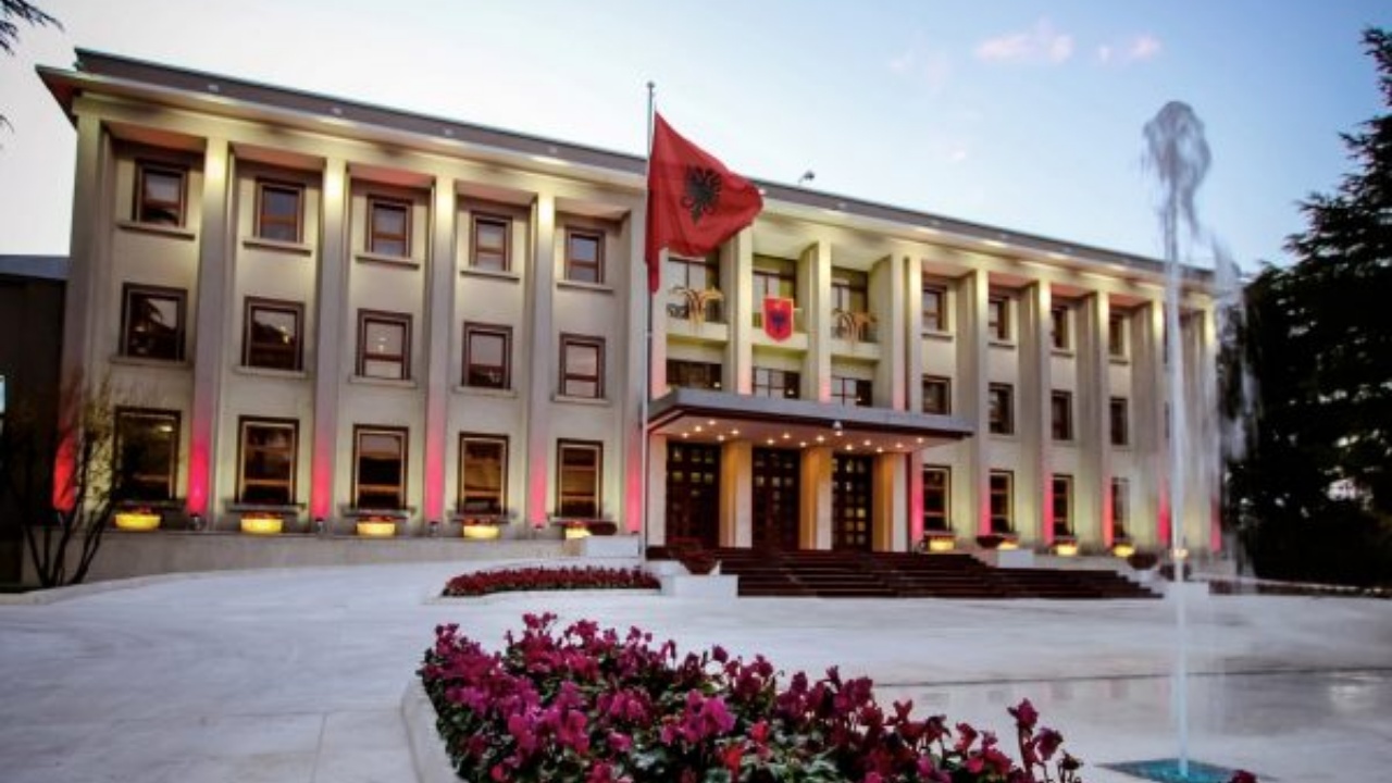Presidenti dekreton shkarkimin e Elva Margaritit dhe emërimin e Blendi Gonxhes në Ministrinë e Ekonomisë, Kulturës e Inovacionit