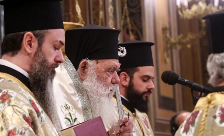 “Jo” unanime nga Hierarkia e Kishës Greke për martesën dhe fëmijët e çifteve homoseksuale