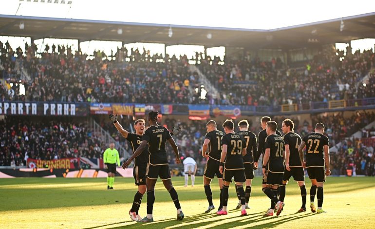 VIDEO/ Laçi në rolin e kamarierit, Tuci ndalet nga shtylla, shqiptarët protagonistë te Sparta e Pragës