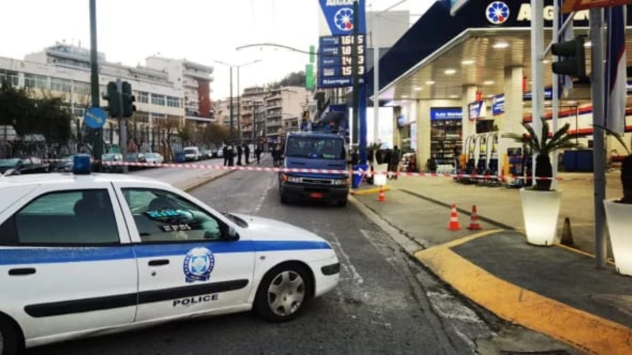Makina bërë “shoshë”! Zbardhen pamjet nga atentati, si vrasësit me pagesë ekzekutuan mafiozin grek me plumba blindshpues kallashnikovi
