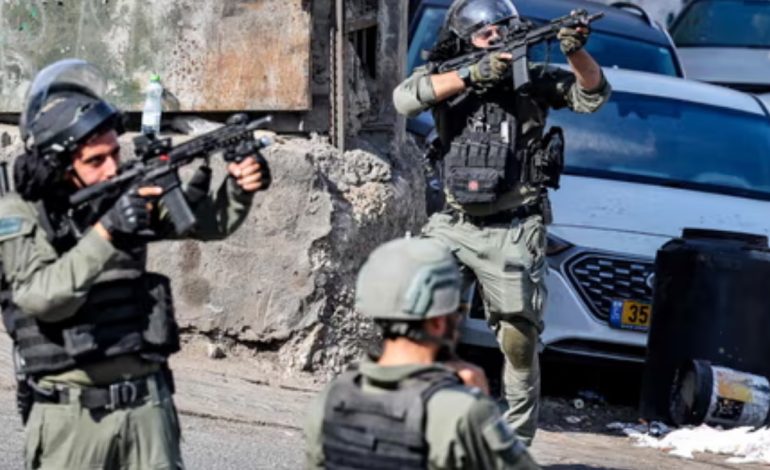 ‘Të veshur si palestinezë’, komandot izraelite bastisin spitalin në Bregun Perëndimor