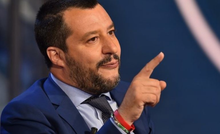 Matteo Salvini para gjykatës për emigrantët: Rrezikon 15 vite burg!
