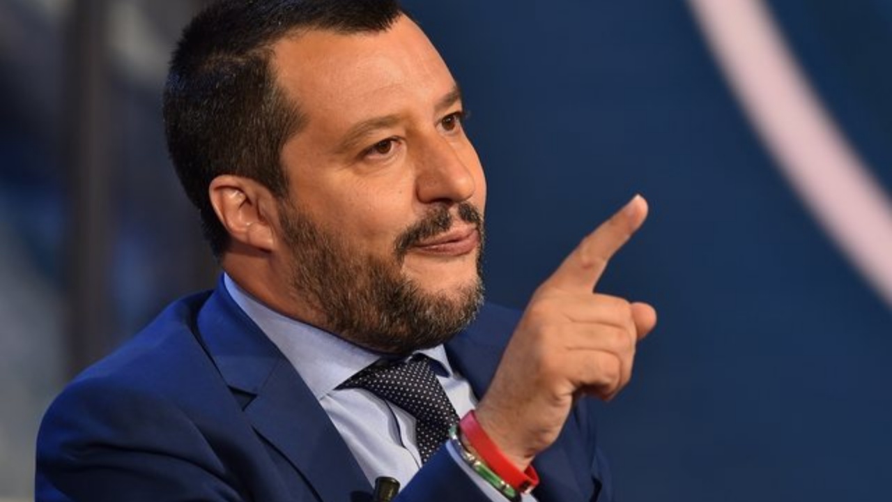 Matteo Salvini para gjykatës për emigrantët: Rrezikon 15 vite burg!