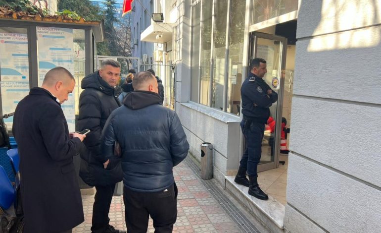 Vdiq në gjykatë, i ndjeri u padit para tri vitesh për përndjekje nga ish-bashkëjetuesja