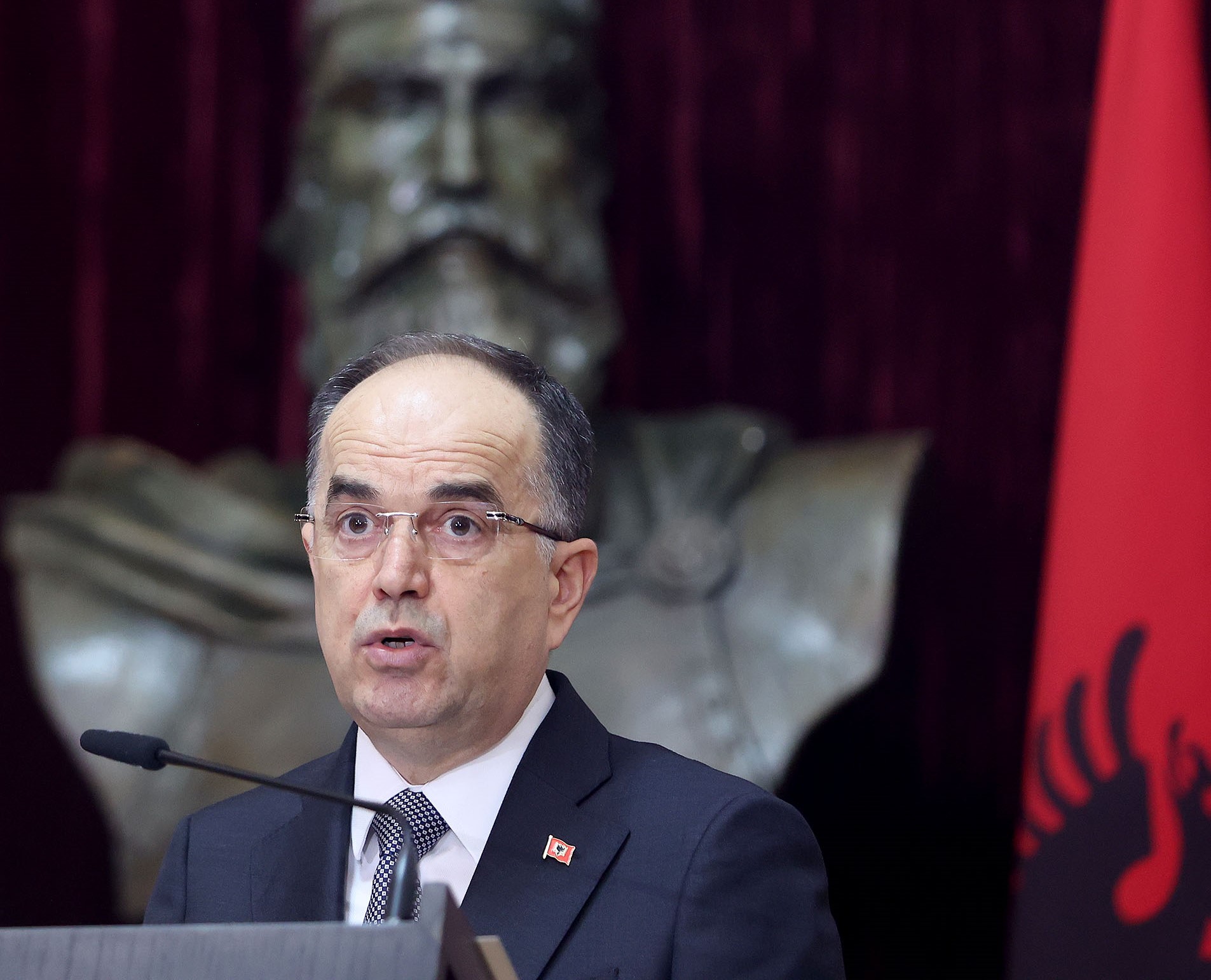 Presidenti e quan ‘regres’, por e dekreton ligjin e ri për komisionet hetimore