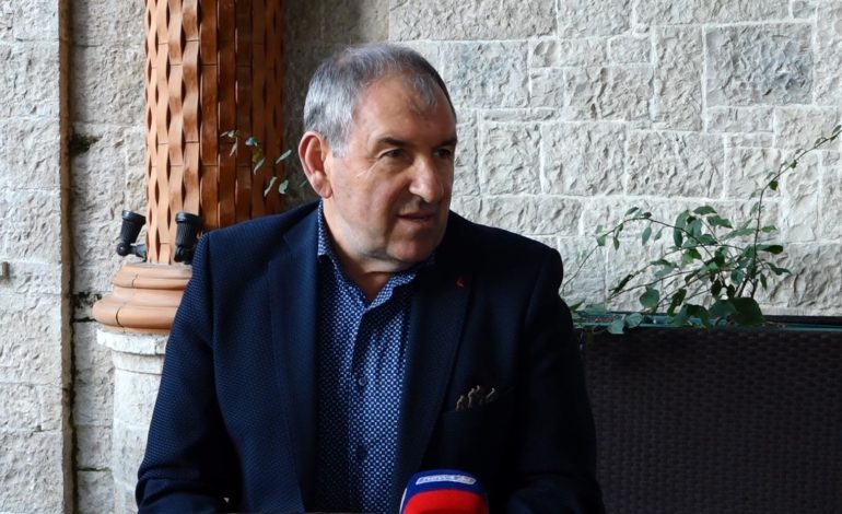 “Beckenbauer ishte unik”, Agim Canaj: Ju tregoj dhomën e tij luksoze në jaht (VIDEO)