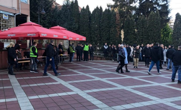 Përfundon nënshkrimi i peticioneve! Mblidhen firmat për shkarkimin e kryetarëve të katër komunave në veri të Kosovës