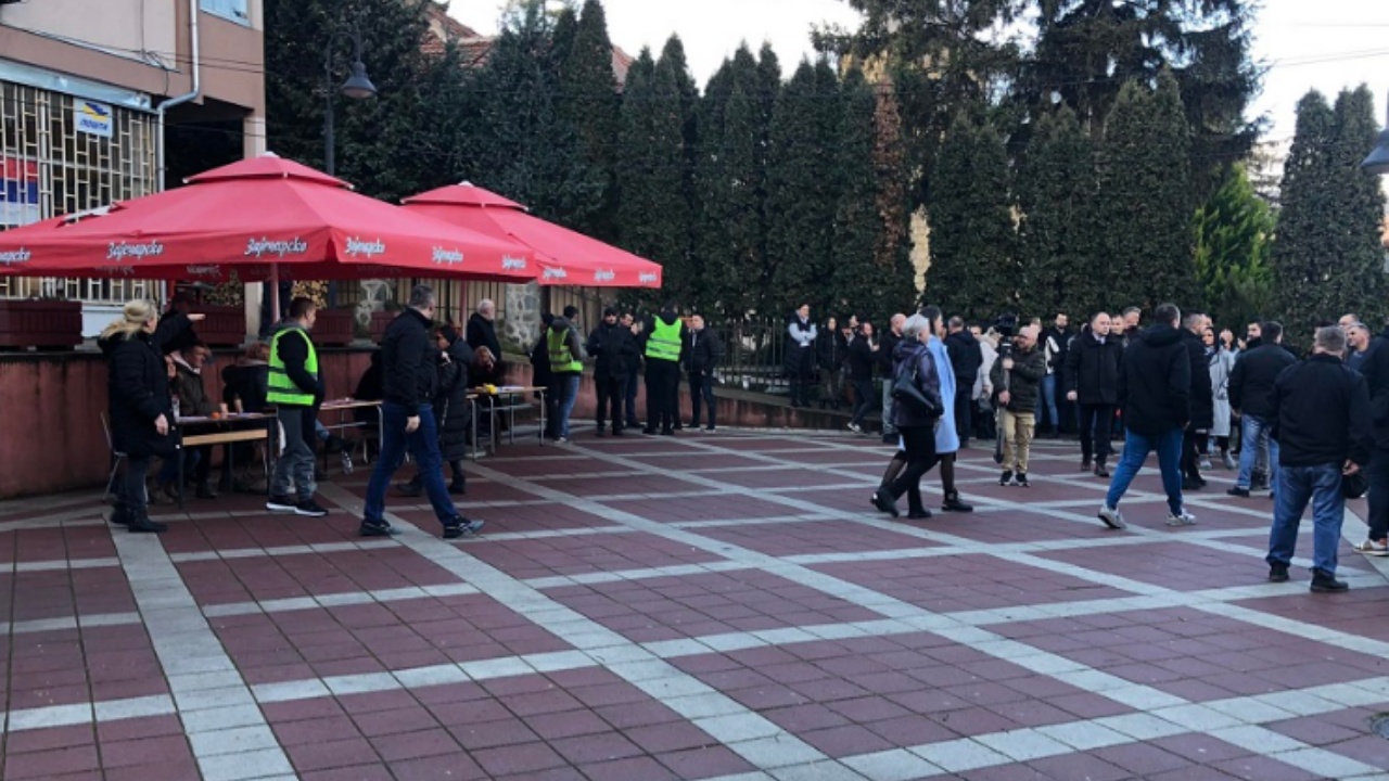 Përfundon nënshkrimi i peticioneve! Mblidhen firmat për shkarkimin e kryetarëve të katër komunave në veri të Kosovës