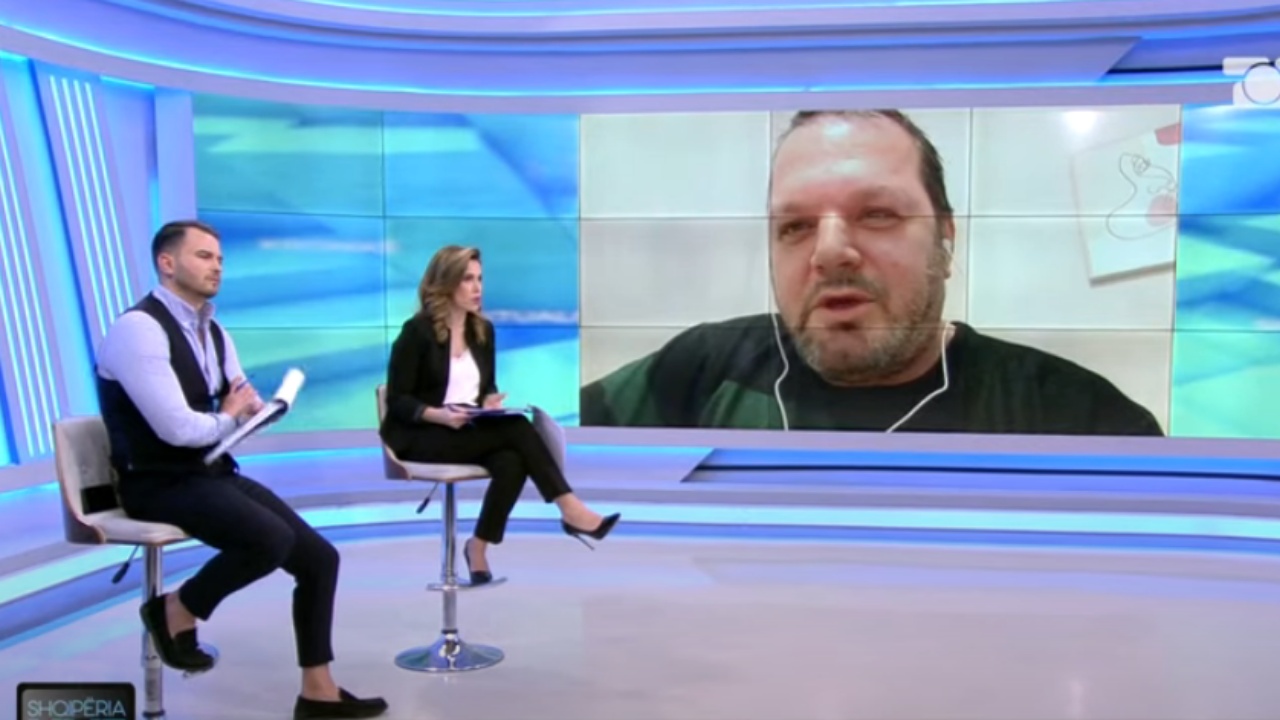 APELI/ “Eduard Jubani në gjendje të rëndë, i duhet urgjent bypass”, Frederik Ndoci tregon merakun e këngëtarit të njohur: Na thotë “më mirë të vdes sesa të lë familjen time borxh”