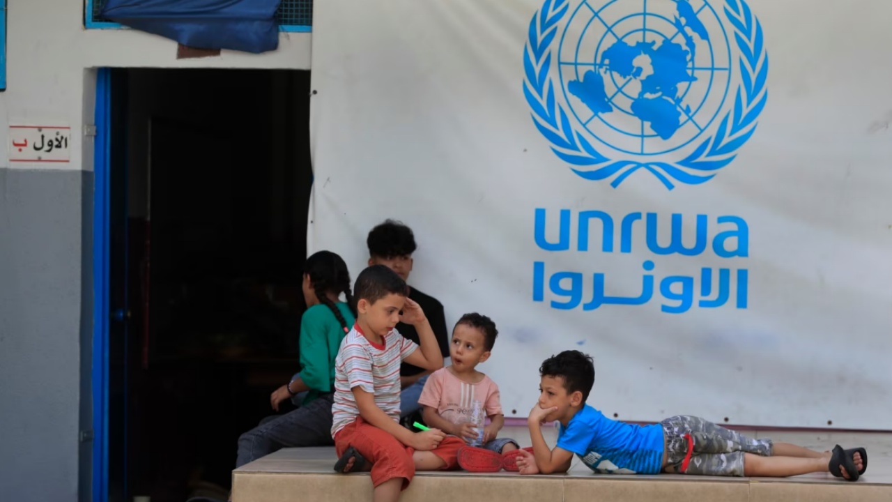 Punonjës të agjencisë së OKB-së për palestinezët akuzohen për lidhje me Hamasin, SHBA ndalon financimin e tyre