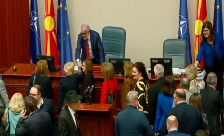 Për herë të parë një kryeministër shqiptar në Maqedoninë e Veriut, sot votohet Qeveria teknike