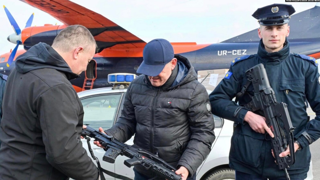 Sveçla: Të gjitha patrullat policore do të pajisen me armë të gjata