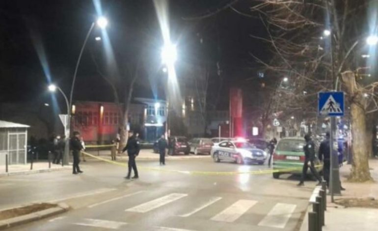 Shpërthim me granatë në Mitrovicë të Veriut! Dy të lënduar, rreth 5 automjete të dëmtuara