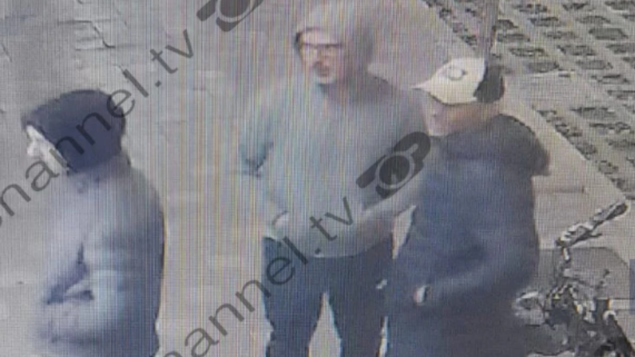 Grabitën dy banka! Zbardhet identiteti, kush janë 3 romunët që vodhën 40 mln euro në Tiranë 
 18/01/2024 09:12