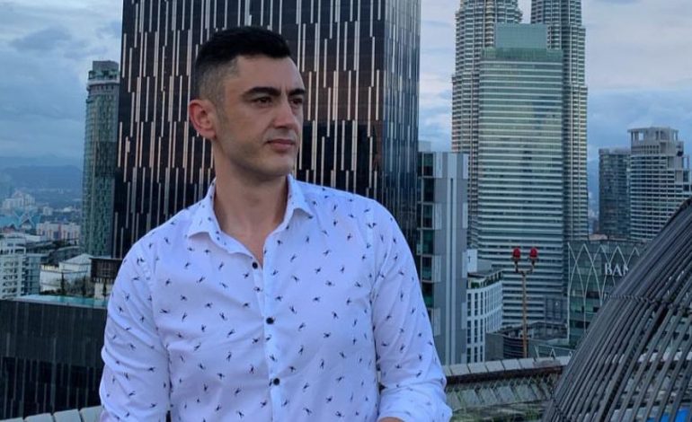 Drini Zeqo rrëfen historinë e trishtë të humbjes së babait!