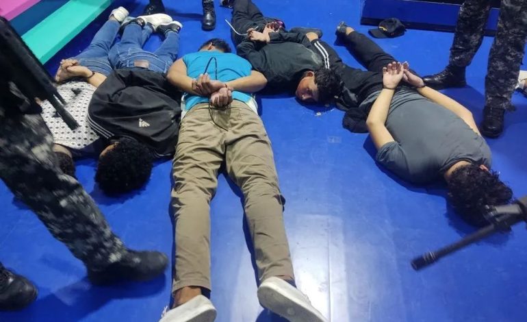 E pazakontë! Sulmojnë studion televizive në Ekuador, në pranga 13 persona