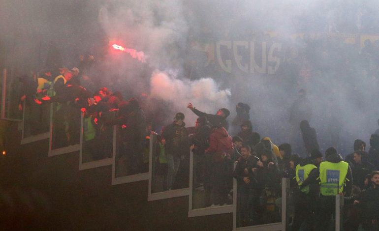 FOTO/ Dhunë dhe kaos, derbi roman shoqërohet me përplasje të forta, goditet me thikë një tifoz