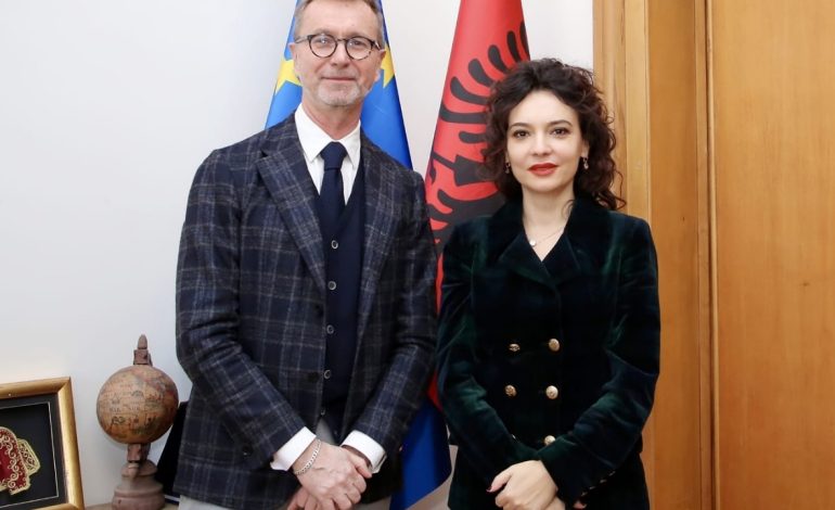 Ambasadori në detyrë i BE apel partive politike: Punoni së bashku për agjendën e integrimit të vendit në BE