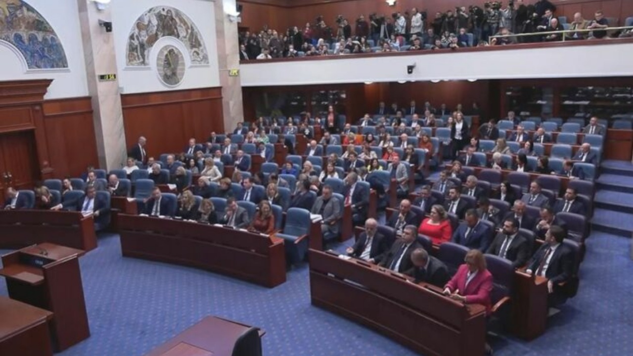 LAJM I FUNDIT/ Kuvendi voton Qeverinë teknike, Talat Xhaferi kryeministri i parë shqiptar i RMV 
 28/01/2024 14:00