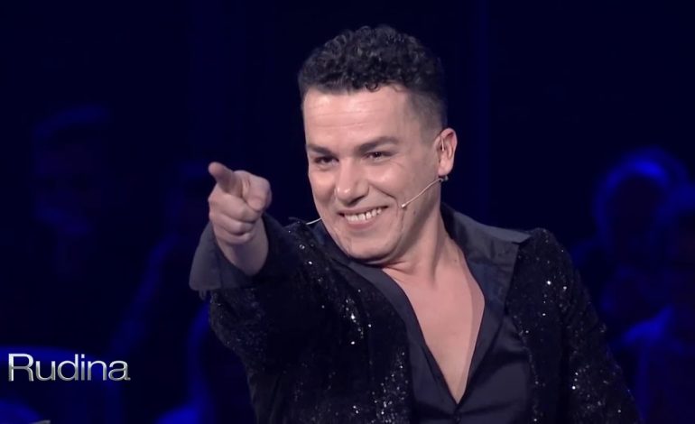 Njihuni me partneren më të re në moshë të Albi Nakos