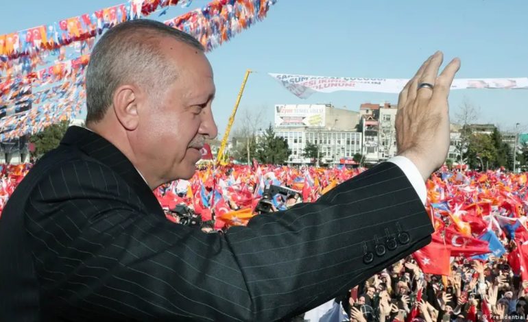 Turqia shton censurën e internetit para zgjedhjeve lokale, eksperti i teknologjisë: Po ngadalësohet përhapja e infrastrukturës digjitale