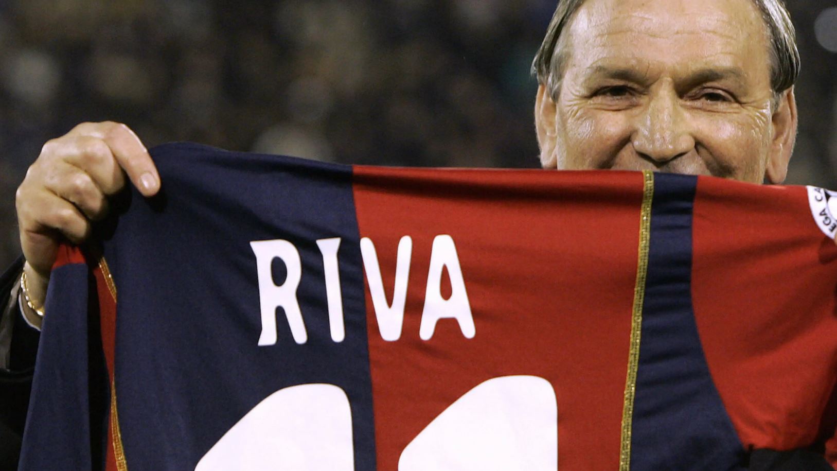 FOTO/ “Engjëlli azzurr”, Italia vajton për Gigi Riva: Sulmuesi më i mirë në histori (VIDEO)